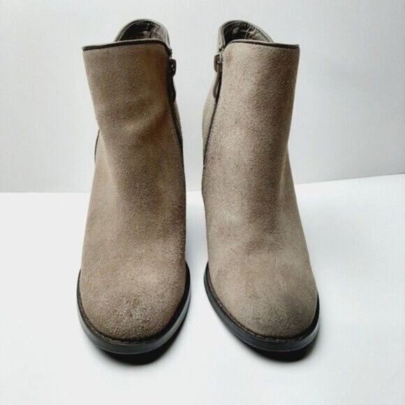 VERY VOLATILE Los Angeles Suede Bootie Block Heel Beige Sz 6 - Picture 4 of 16